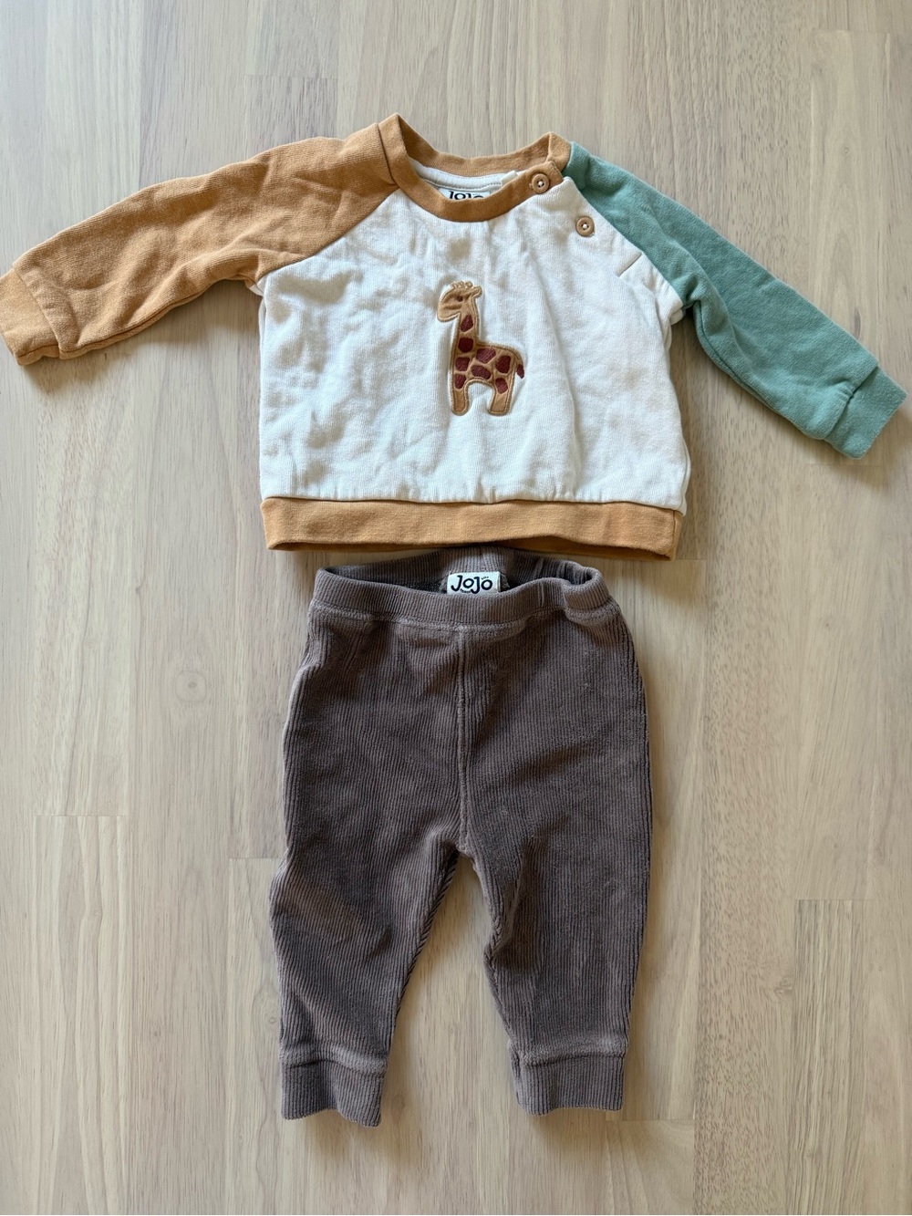 JoJo Maman Bébé Giraffe 2-Piece Sweatshirt & Legging Set. Size 3-6 months